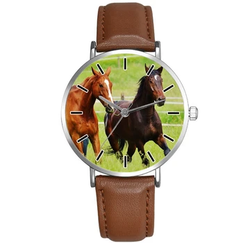 Круглые часы из кожи авокадо фиолетового цвета для любителей красивых лошадей